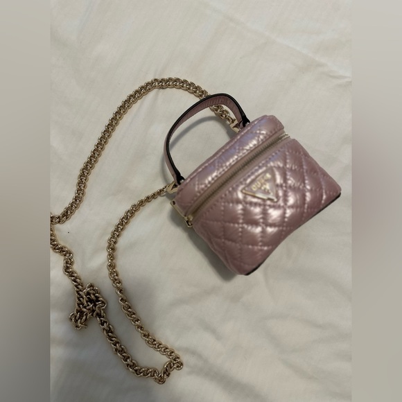 Guess - Picture 4 of 4